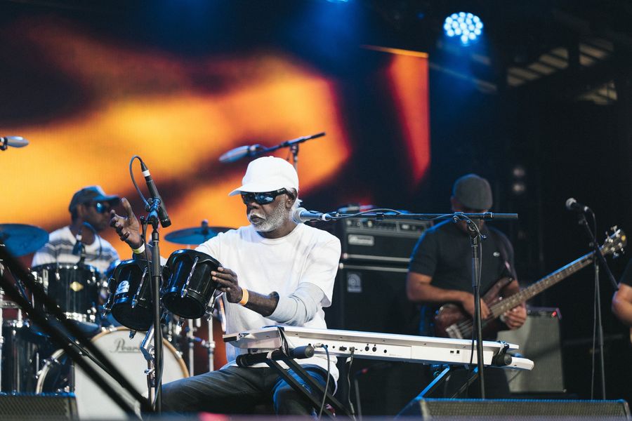 ANDREW GURRUWIWI BAND